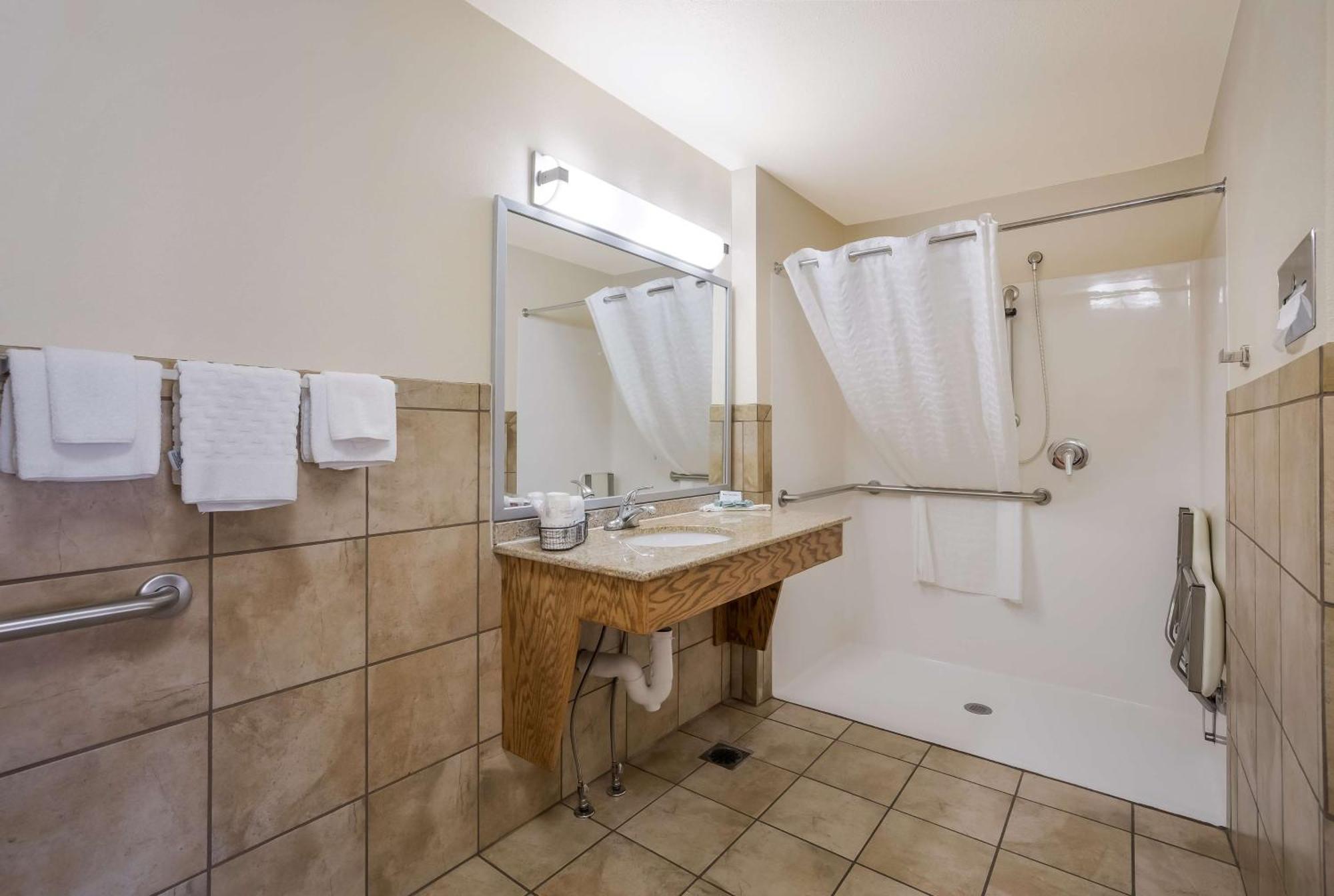 Best Western Plains Motel Wall Εξωτερικό φωτογραφία