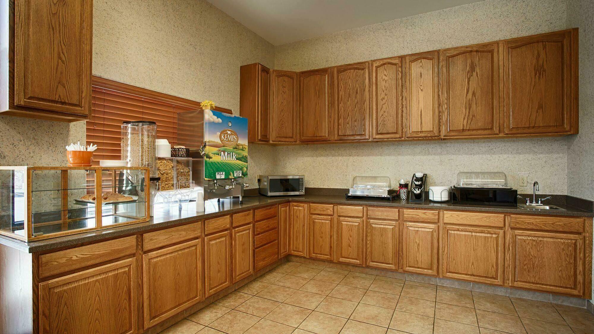 Best Western Plains Motel Wall Εξωτερικό φωτογραφία